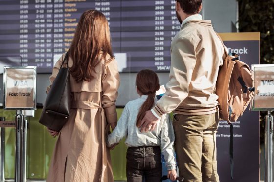 full-shot-people-traveling-together_11zon full-shot-people-traveling-together_11zon
